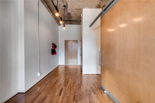 Building Photo - 660 Glen Iris Dr NE