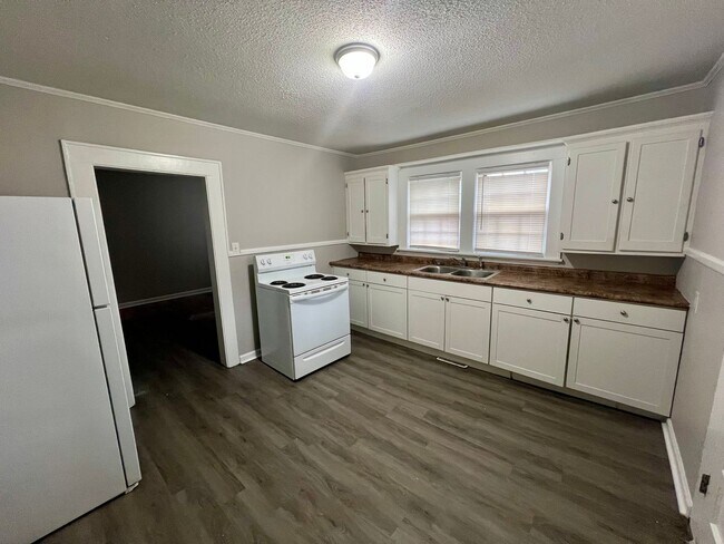 Foto del edificio - Three bedroom, 1 bath house in Burlington