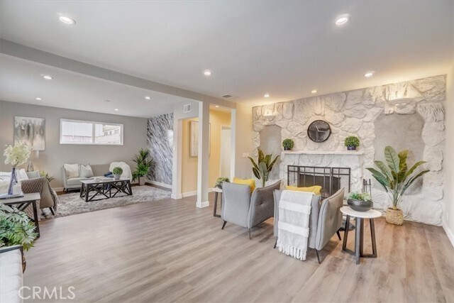 Foto del edificio - 6019 Willowcrest Ave