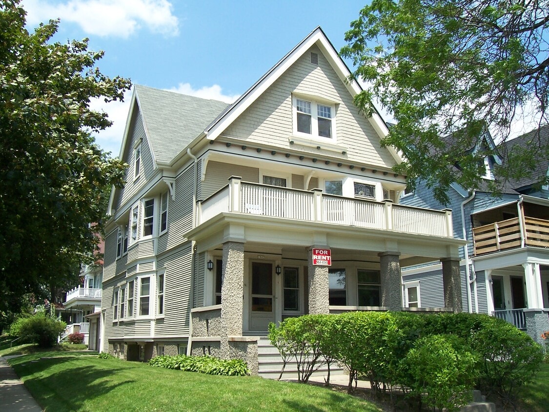 Primary Photo - 1900 E Newberry Blvd