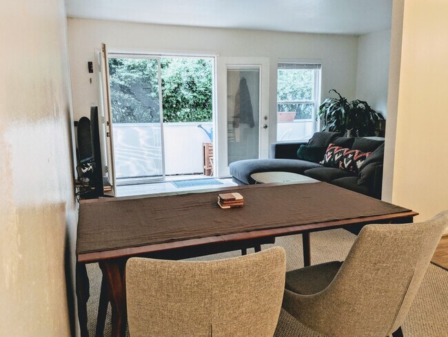 Foto del edificio - 1111 Maxwell Ave #123