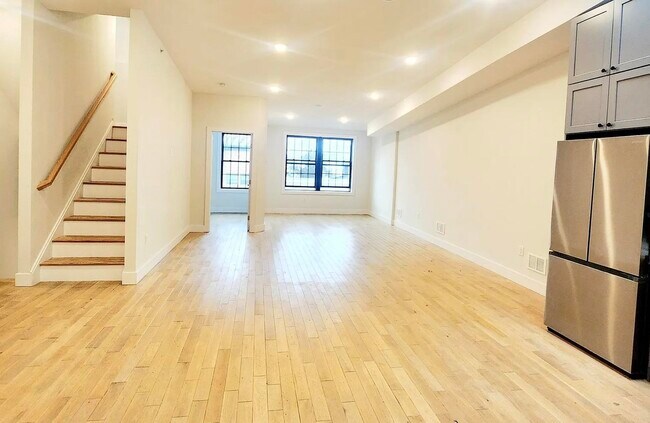 Foto del edificio - 131 Hopkins Ave