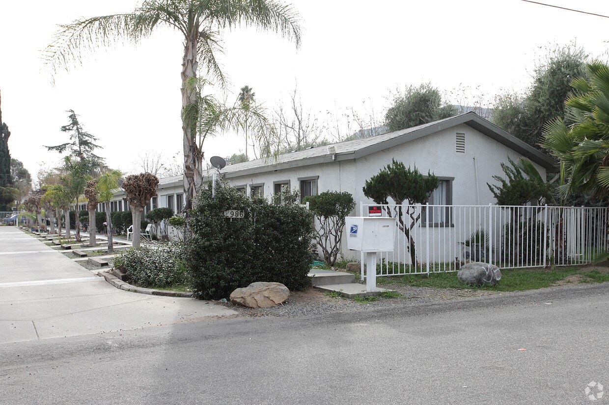 Primary Photo - 32986 Blackwell Blvd