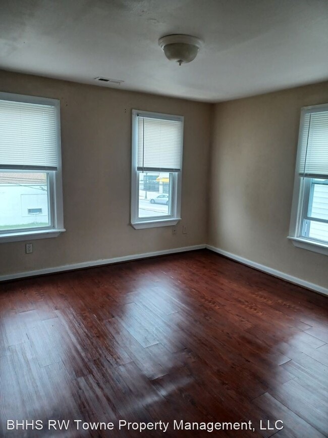 Building Photo - 3 br, 1 bath House - 1107 Hull Street
