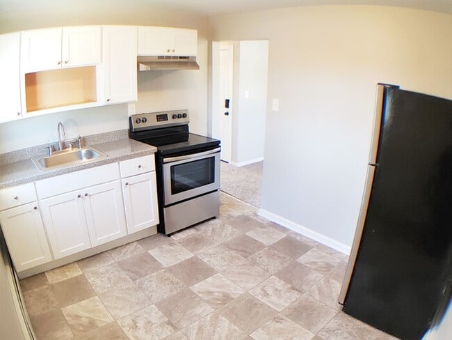 Building Photo - large and newly renovated 2nd floor