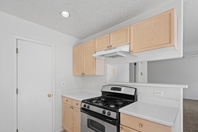 Building Photo - 8928 Jasper Dr NE
