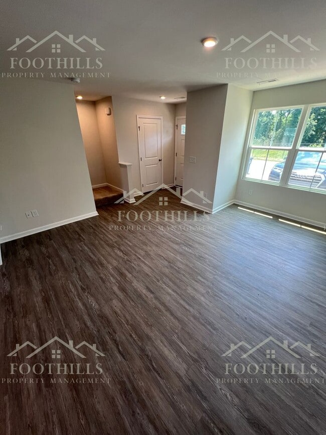 Building Photo - 167 Nicklaus Dr