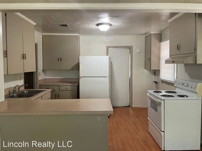 Building Photo - 3 br, 1.5 bath House - 706 E. Cranford Ave *