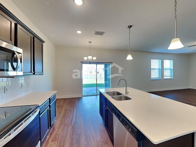 Building Photo - 1158 Sky Lks Dr