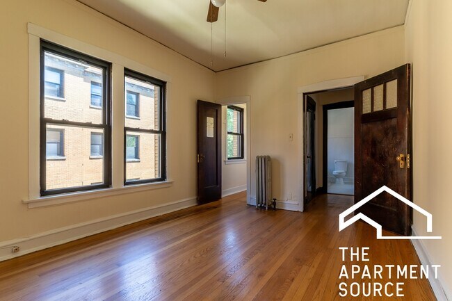 Foto del edificio - 2418 N Sawyer Ave