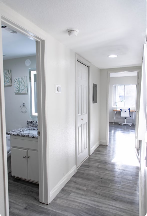 Building Photo - 1927 W College Ave