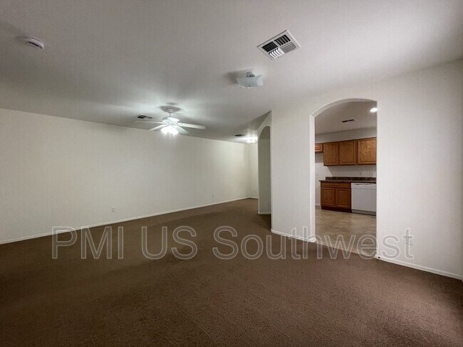 Foto del edificio - 823 Baseline Rd