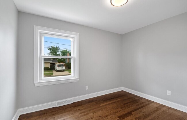Building Photo - 5401 S Luna Ave