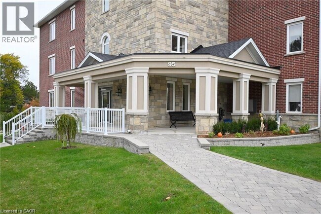 Photo du bâtiment - 95 Wilson St W