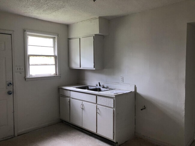 Building Photo - 877 Polk Ave