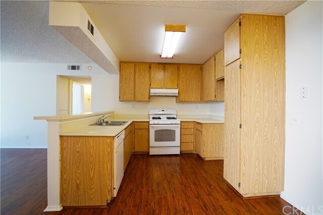 Building Photo - 13801 Shirley St