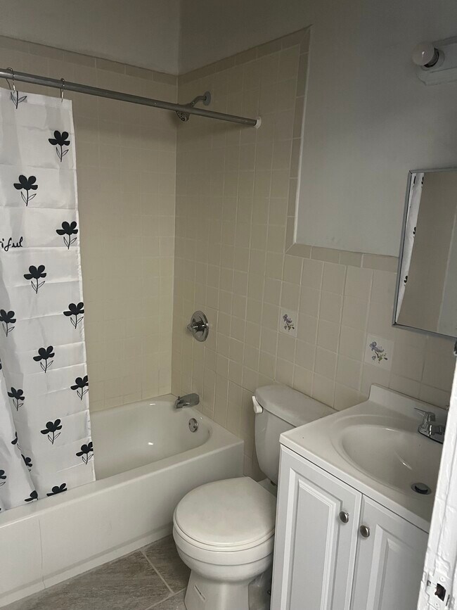Baño - 2035 E Allegheny Ave