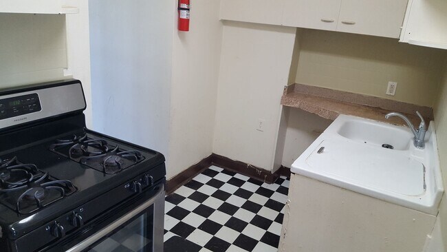Foto del edificio - 2 bedroom 1 bath apartment