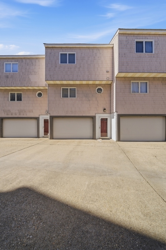 Building Photo - 824 W Ocean View Avenue - C