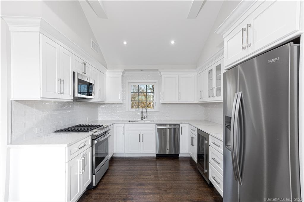 38 Poe Ct, Fairfield, CT 06825 Condo for Rent in Fairfield, CT