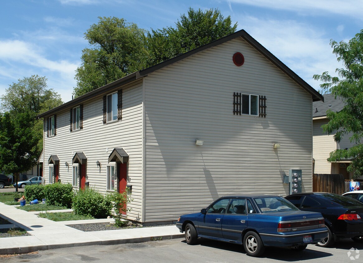 Primary Photo - Stone-Fly Villa