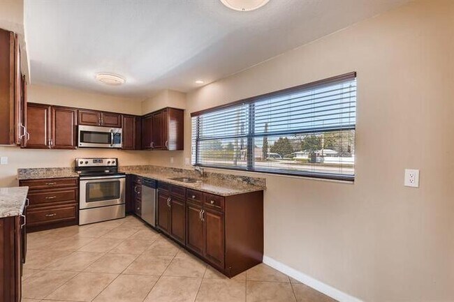 Foto del edificio - 1743 Sunset Point Road, Clearwater, FL, 33755