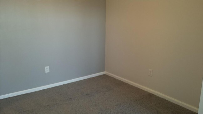 Building Photo - 1460 Slade Ave