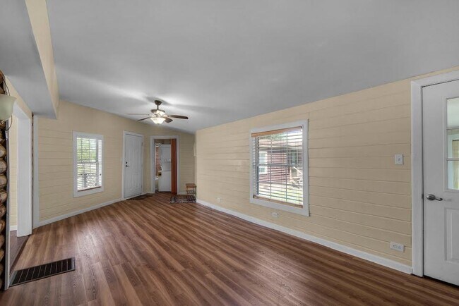 Building Photo - 2832 Allison Ave