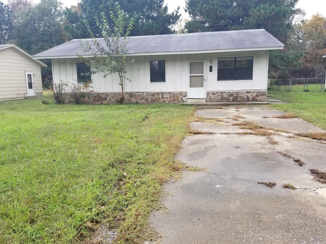 Primary Photo - 386 N Oak St