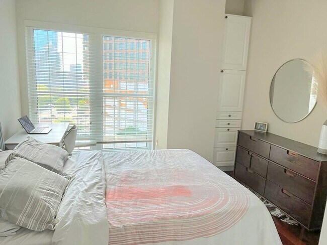 Foto del edificio - 1 Bedroom Condo in  Midtown Atlanta