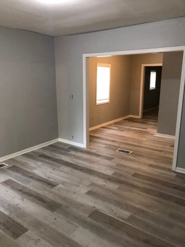 Building Photo - 832 S Pershing Ave