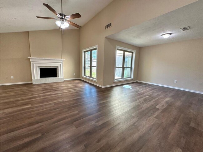 Building Photo - 1606 Stone Lake Dr