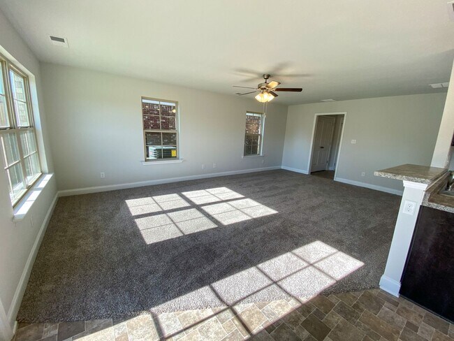 Foto del edificio - 3 bed, 2.5 bath new construction home in S...