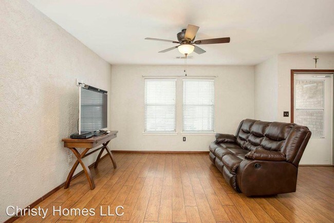 Building Photo - 3703 Eagle Crest Dr
