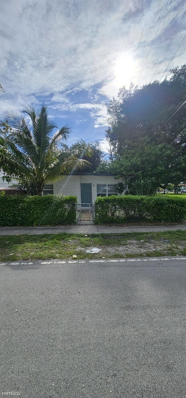 Building Photo - 3 br, 1 bath House - 1801 NW 53rd St