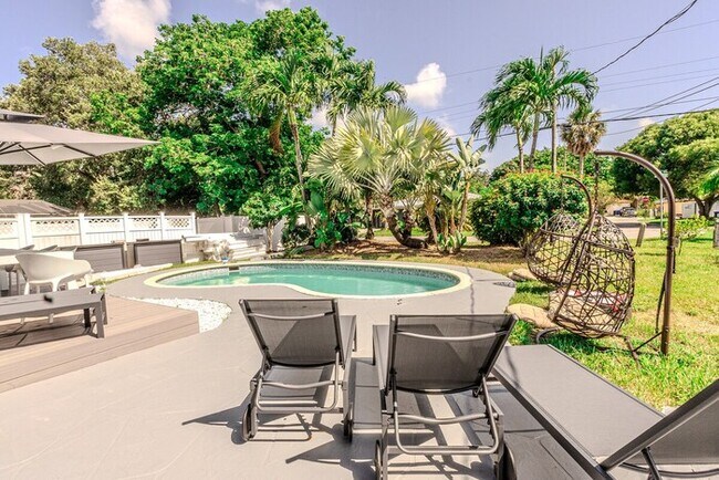 Foto del edificio - Memphis Style Pool House w4/bd | Sleeps 10