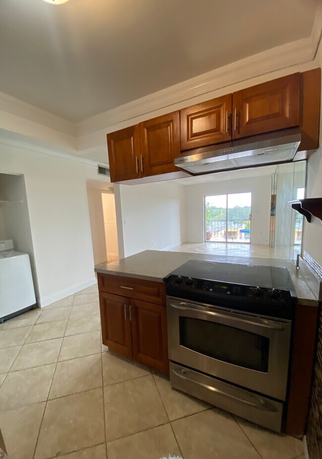 Foto del edificio - 3181 SW 13th St