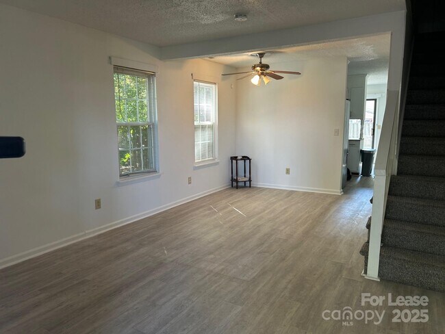 Foto del edificio - 10702 Blue Heron Dr