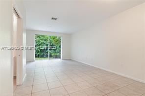 Foto del edificio - 2 br, 2.5 bath Townhome - 8228 SW 29th St