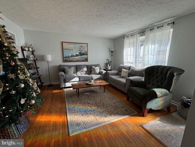 Building Photo - 3132 Laurel View Dr