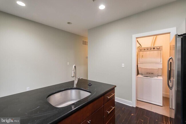 Foto del edificio - 2610 Webster St