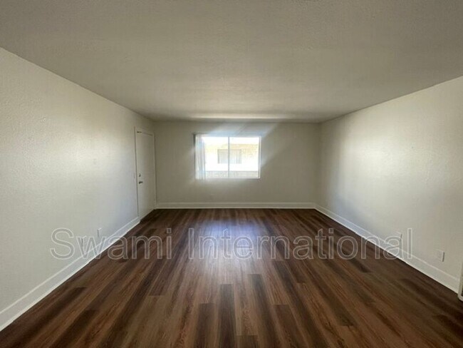 Foto del edificio - 345 Stepney St