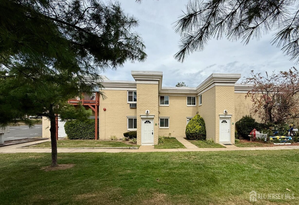 Primary Photo - 13 Lake Ave