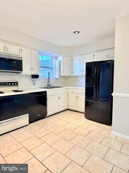 Foto del edificio - 736 Village Ln.