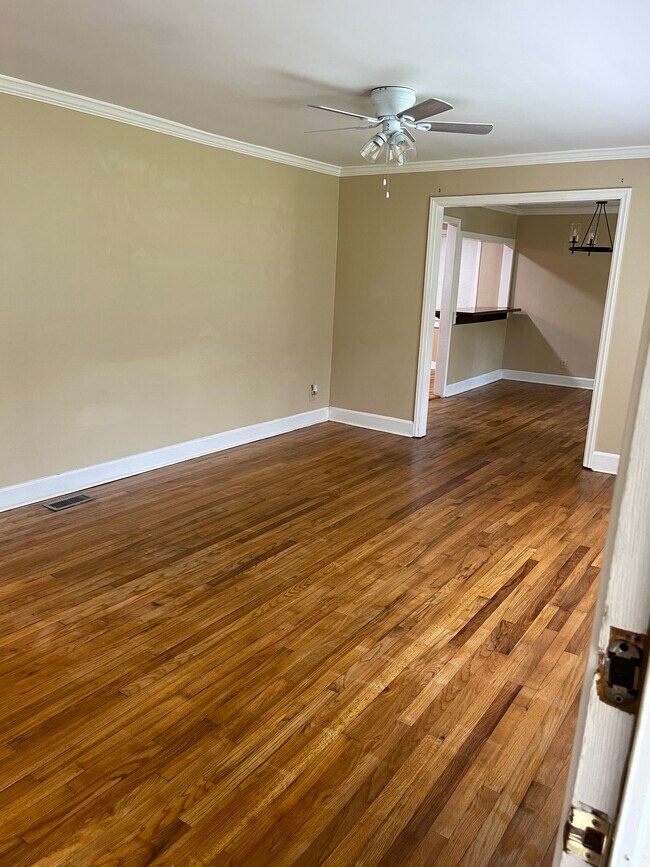 Building Photo - 160 W Ridge Cir