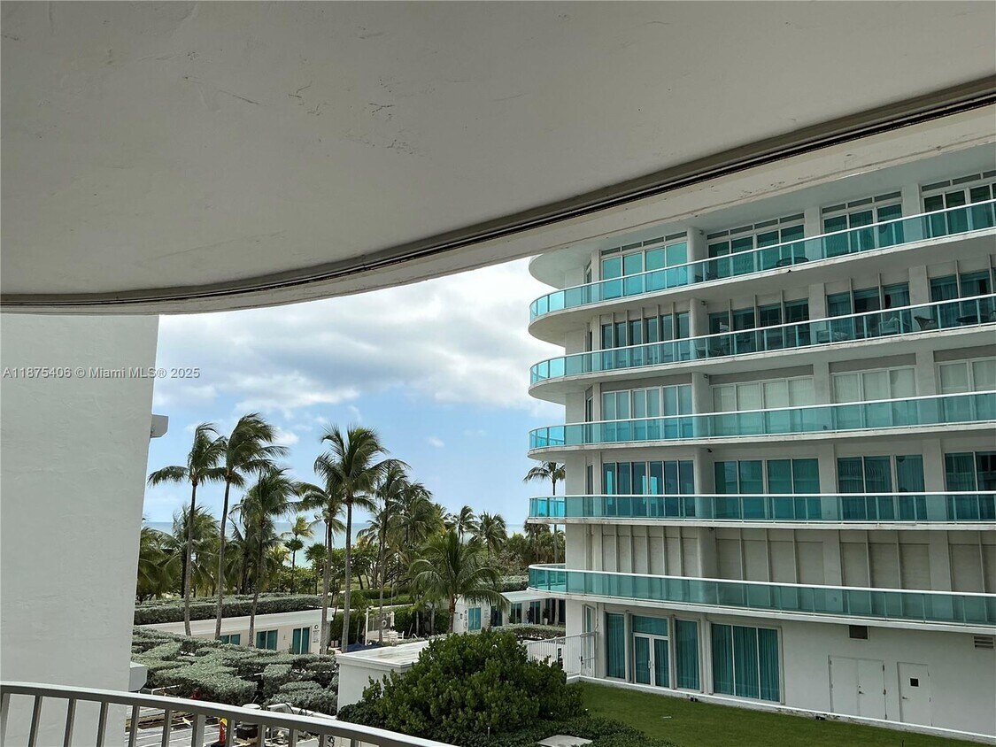 Foto principal - 10155 Collins Ave