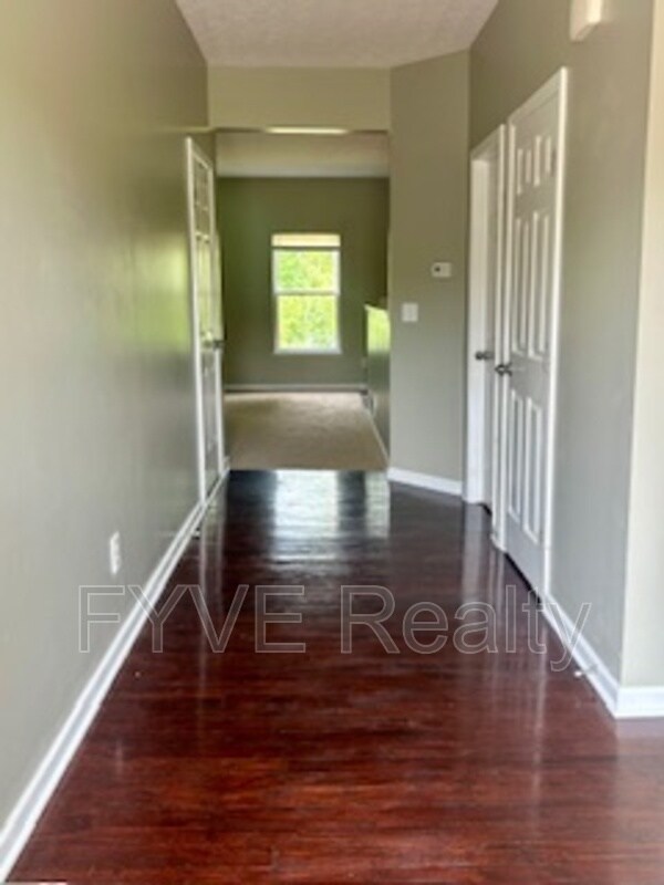 Building Photo - 1153 Park Dr