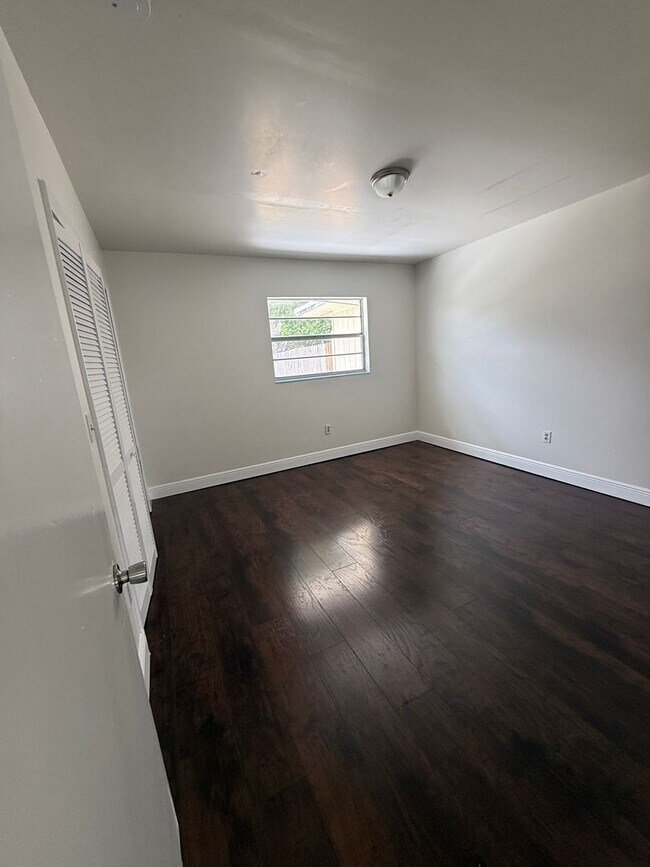 Foto del edificio - Triplex centrally located in Fort Pierce