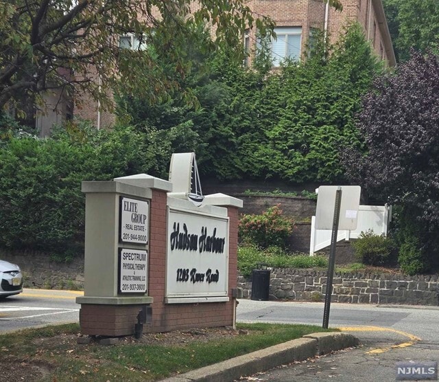 Primary Photo - 1203 River Rd