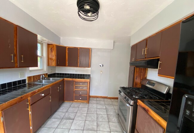 Foto del edificio - 4494 Turney Rd